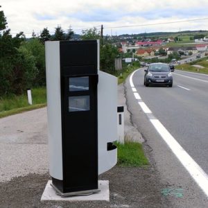 Section Control Messsäule am Straßenrand